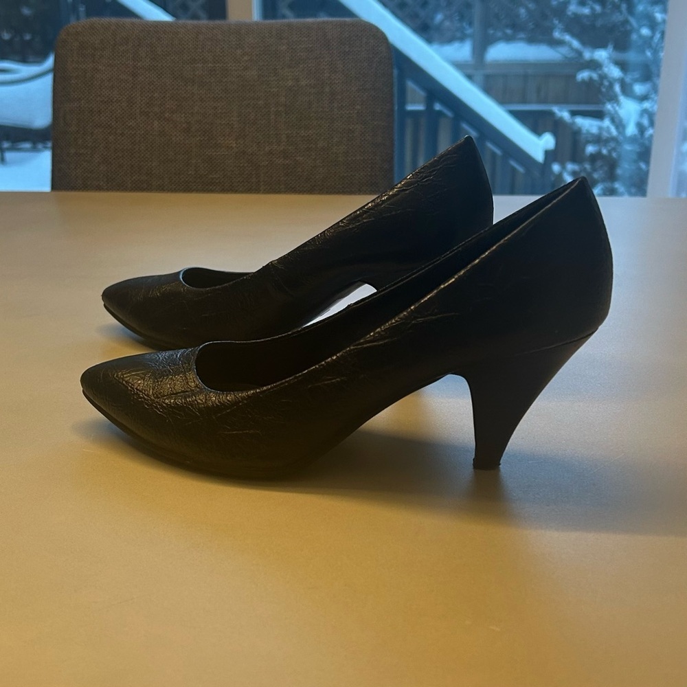 Le Chateau Classic Black Heels